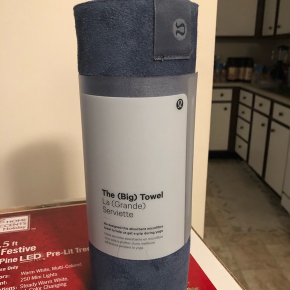 lululemon athletica Other - Lulu lemon the (big) towel